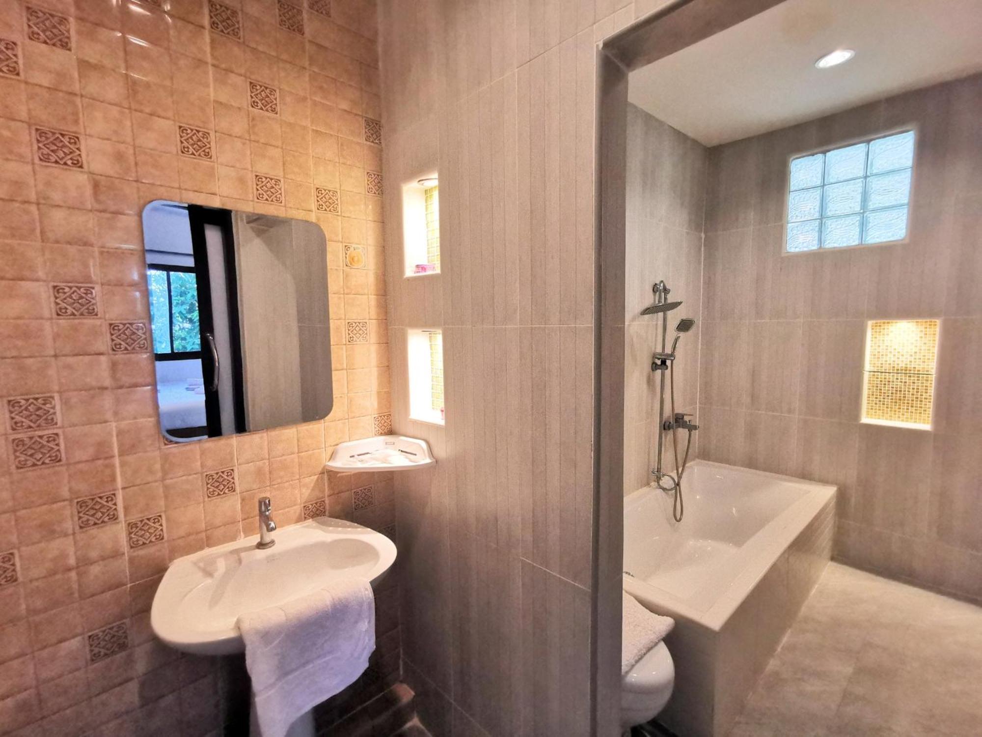 Kan Home Hotel Kanchanaburi Dış mekan fotoğraf