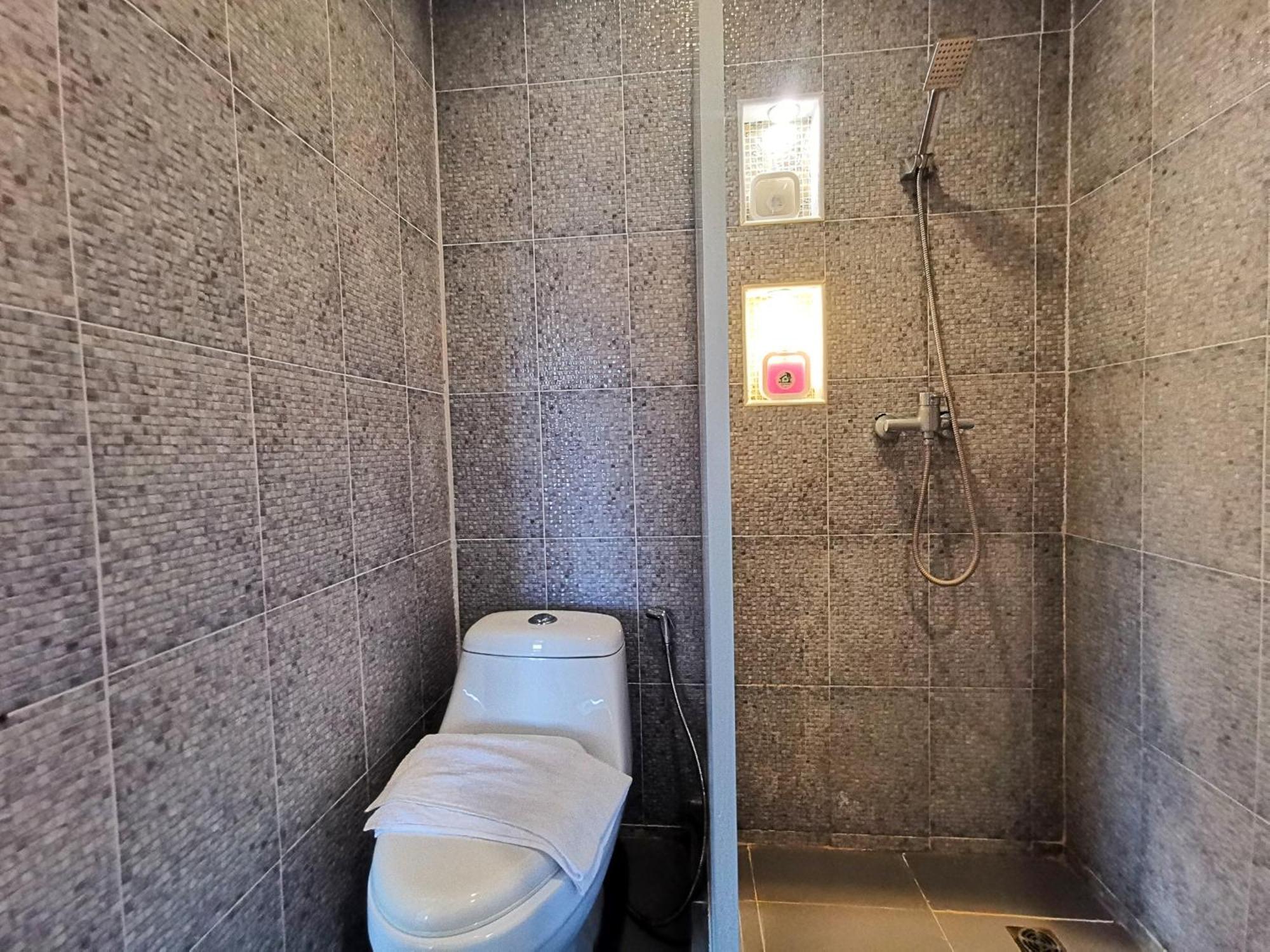Kan Home Hotel Kanchanaburi Dış mekan fotoğraf